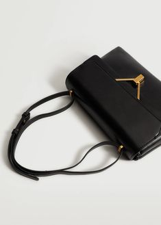 Flap cross-body bag - Woman | Mango Maldives Black Briefcase, Leather Bag Design, Vintage Leather Handbag, All Black Fashion, Smink Inspiration, Stylish Purse, Handbag Heaven, Black Leather Crossbody Bag, Crossbody Tote Bag