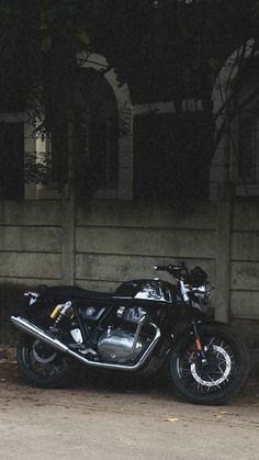 a black motorcycle parked in front of a building