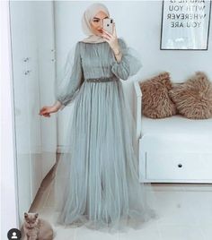 Evening Maxi Dresses, Hijab Dress Party, Hijab Simple, Attractive Dresses, Muslim Fashion Hijab Outfits, Mode Abaya, Muslim Fashion Hijab, Indian Gowns Dresses