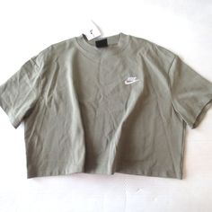 Outfits With Nike Pros, Sage Green Shirt, Baggy Crop Top, Nike Women Outfits, Pump Covers, Cute Nike Outfits, Y2k Clothing, Crop Top Shirts, Simple Trendy Outfits