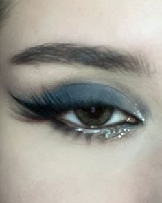 Prom Makeup Dark Blue, Dark Blue Eyeshadow, Maquillage On Fleek, Swag Makeup, Ethereal Makeup, Pinterest Makeup, Dope Makeup, Edgy Makeup, Dark Makeup