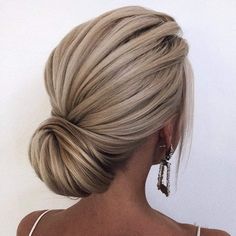 Sanggul Modern, Chignon Hair, Curly Short, Bridal Hair Updo, Hairstyles Updo, Low Bun, Updo Hairstyles, Bridal Updo, Hair Wedding