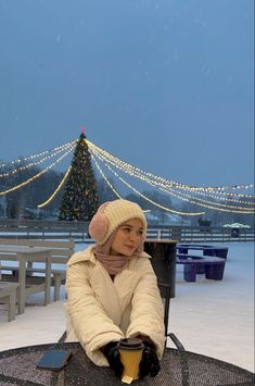 Winter Fashion Outfits In Snow, Korea Snow Outfit, Winter Wonderland Hijabi Outfits, Hijab Snow Outfit, Snow Hijab Outfits, Kashmir Winter Outfit, Korea Outfit Winter, Hijab Winter Outfit, Winter Snow Outfits Women