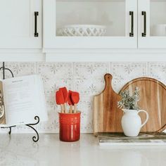 the kitchen counter is clean and ready to be used as a utensil holder