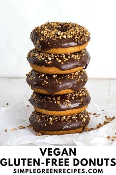 Vegan donuts frosted with chocolate glaze and crunchy almonds on a parchment paper Gluten Free Donuts, Gluten Free Desserts Recipes, Vegan Dessert Recipes, Vegan Treats, Gluten Free Chocolate, Greens Recipe