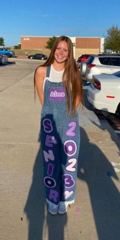 Senior Overalls Decorated Overalls Senior, White Senior Overalls Ideas, Graduation Overalls, Senior Clothes Ideas Outfits, Cute Senior Outfits, Senior Overalls 2024, Overall Painting Ideas, Senior Pants Ideas 2024