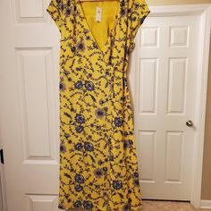 Banana Republic Yellow Wrap Dress Size 10 With Purple Flowers. New With Tags. Light Weight. Flattering For All Body Types. Perfect For Spring And Summer. Yellow Cotton Midi Sundress, Yellow Floral Cotton Maxi Dress, Yellow Floral Print Midi Sundress, Yellow V-neck Sundress Midi Dress, Yellow Cotton Maxi Dress For Day Out, Yellow Summer Midi Dress Knee-length, Yellow Cotton Maxi Dress For Brunch, Yellow Knee-length Midi Dress For Summer, Yellow Cotton Midi Dress For Brunch