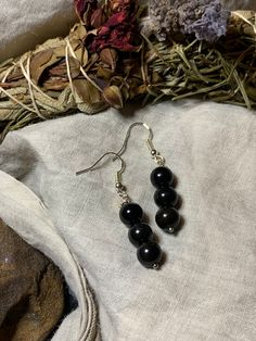 🌺 OBSIDIAN EARRINGS 🌺 🌵 Obsidian crystals, metal, silver 🌵 Cleansed crystals 🌵 Unique item 🌵 Positive energy 🌵 Handmade with love  ༻🍄༺  Jewellery care for a longer life: ✿ Please handle with care ✿ Avoid wearing in water ✿ Avoid high uv exposure  ✿ Gentle clean when needed ✿ Polish metal  ༻🍄༺  Crystal Jewellery, healing, nature, fashion, witch, herb, vibes, natural, magic, love, spell, glitter, sparkle, unisex, etsy, shop, gift, birthday, present, doof, festival, party, going out, beach, Forrest, fairy, magical, abundance, gratitude, y2k, 00's, 90's, vintage, handmade, icon, princess, queen, plant, disco, dance, boho, chic, hippy, hippie, small business, woman, angel Obsidian Earrings, Healing Nature, Obsidian Jewelry, Amethyst Crystal Necklace, Cotton Jewelry, Natural Magic, Magic Love, Obsidian Crystal, Nature Fashion