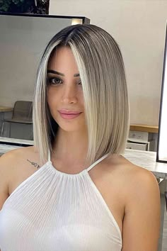 Dark Rooted Blonde Slob Cut Trendy Bob Hairstyles, Dark Roots Blonde Hair, Oval Face Hairstyles, Texturizer On Natural Hair, Haircuts For Fine Hair, Dark Roots, Oval Faces