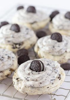 cookies and oreo cookies on a cooling rack