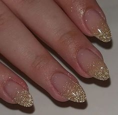 Nail Inspo Glitter, Trendy Glitter Nails, Manicure Sparkle, Nail Ideas For Winter, Winter Manicures, Glitter Nail Ideas, Gold Sparkle Nails, Glitter Nail Designs, Hoco Nails