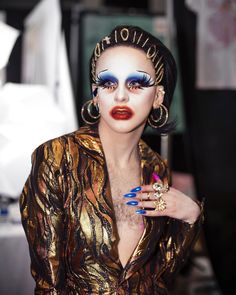 Victoria + Core, Futuristic Makeup, Avant Garde Hair, High Fashion Makeup, Avant Garde Makeup, Face Paint Makeup, Queen Makeup, Alternative Makeup