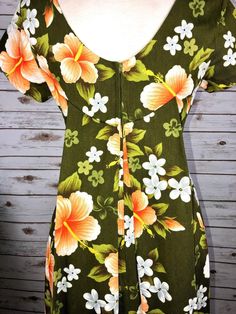 Bring on the flower power! This 70s print dress is very well kept and is stunning. the pleated back design is just amazing and the weight of the fabric is great for spring weather. Made in Hawaii. Made of Polyester Fits like a size Small. Hawaiian Short Sleeve Floral Print Dress, Spring Dresses With Hibiscus Print And Short Sleeves, Hawaiian Short Sleeve Spring Dresses, Green Hawaiian Floral Print Dress, Retro Tropical Print Dress For Vacation, Retro Tropical Print Vacation Dress, Retro Summer Dresses With Tropical Print, Summer Retro Dresses With Tropical Print, Retro Printed Midi Dress