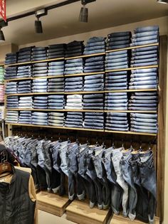 there are many pairs of jeans on display