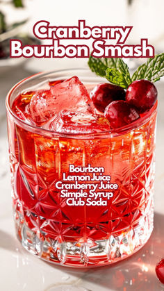 Cranberry Bourbon Smash Bourbon Punch, Cranberry Martini, Whiskey Drinks Recipes, Bourbon Cocktail Recipe, Hey Bartender, Bourbon Cocktail, Bar Cocktails