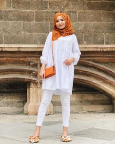 Hijabi Skirt Outfits, Skirt Outfits Casual, Hooded Sweatshirt Dress, Muslim Outfits Casual, Hijab Styles, Hijabi Outfits Casual, Fresh Outfits, Skirt And Sneakers, Muslim Dress