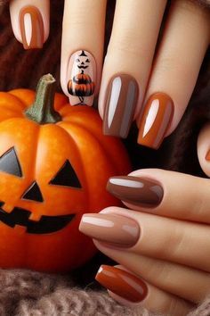 Nail Designs Thanksgiving Fall, Nov Nail Designs, Fall Nails Trendy Simple, Autumn Nails Squoval, Harvest Nail Designs, Nail Designs Halloween Fall, Brown Halloween Nails, Halloween Manicure Ideas, Ongles Halloween