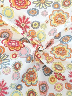 Cotton Print - FabricPlanet Floor Futon, Colorful Clothing, Cotton Gauze Fabric, Organza Fabric, Muslin Fabric, Gauze Fabric, Colourful Outfits, Queen Size Bedding, Print Fabric