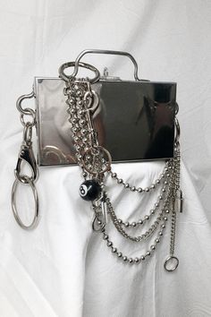 Full Metal, Who Cares, Box Bag, Metal Construction, Looks Vintage, Chain Bags, Custom Clothes, Diy Clothes