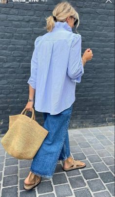 Mum Fashion, Mommy Style, 60 Fashion, Fashion People, Fashion Mistakes, Midi Skirts, Instagram Repost, Mode Inspiration, Spring Summer Outfits