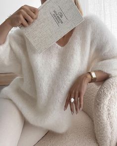 The Five Minute Journal, Five Minute Journal, Neutral Aesthetic, Mohair Sweater, Winter Aesthetic, Mode Inspo, Knit Fashion, Urban Fashion, Look Fashion