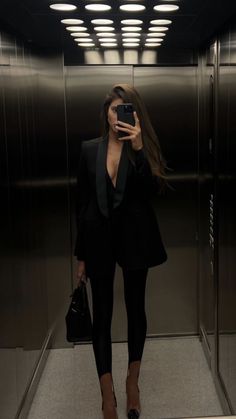 Red Wine Aesthetic, Vodka Red, Cute Business Casual, Business Casual Fashion, Fashion Business Casual, Fashion Mistakes, All Black Outfit, Mode Inspo, Dream Hair