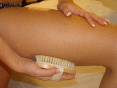 how to & dry brushing benefits: eliminates cellulite, cleanses the lymphatic structure, eliminate dead skin coatings, makes the immune system stronger, stimulates the hormone and oil producing glands; tightens the skin to prevent untimely aging, makes the quality of your muscles better, stimulates circulation, enhances the performance of the nervous system, aids digestion and most of all, it is considered as the simplest and cheapest way of rejuvenating your skin. .. Dry Brushing Benefits, Benefits Of Dry Brushing, Skin Brushing, Prevent Aging, The Nervous System, The Immune System, Beauty Remedies, Back To Nature