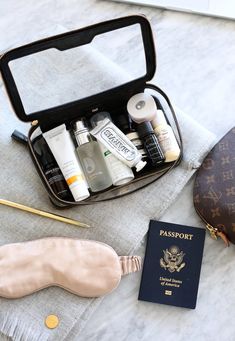 Makeup Room, Pack Your Bags, Travel Toiletries, Travel Organization, Diy Skin, Travel Cosmetic Bags, In Flight, Makeup Storage