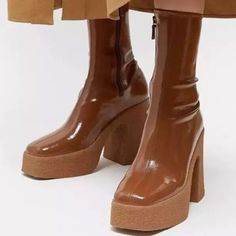 This Seasons Hottest Patent Leather Boot With A Platform Heel. Short Brown Boots, Leather Shoes For Women, Winter Leather Boots, Women Ankle Boots, Platform High Heel Shoes, Warm Boots, Beige Shoes, High Heel Boots Ankle, Platform High Heels