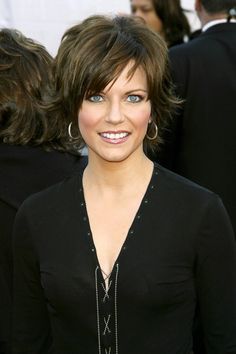 Flippy Hair, Celebrity Hairstylist, Martina Mcbride, Lighter Hair, Hair Crimper, Best Haircuts, Short Hairstyles For Thick Hair, Short Layered Haircuts, Light Hair Color