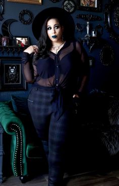 Grunge Cybercore, Goth Plus Size, Black Scene, Goth Outfit, Look Plus Size, Face To Face, Plus Size Models