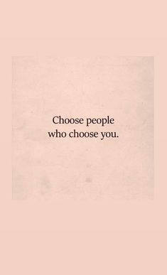 a black and white photo with the words choose people, who choose you on it