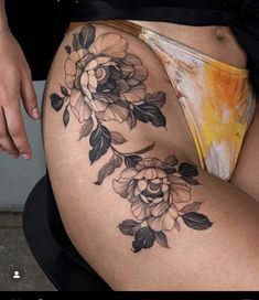 a woman's thigh with flowers on it