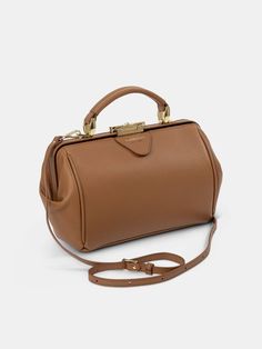 Café Cubano, Purse Aesthetic, Lady Dior Handbag, Expensive Bag, Luxury Bags Collection, Brown Leather Handbags, Doctor Bag, Cute Handbags, Havana Brown