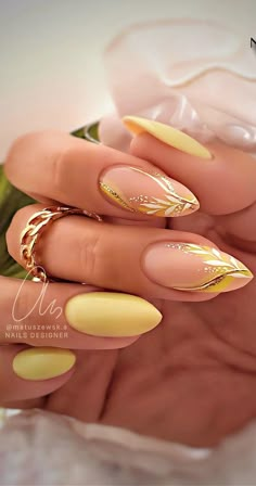 @matuszewsk.a Yellow Nails Art, Yellow Nails Ideas, Summer Nails Yellow, Yellow Nail Designs, Yellow Nail Art, Yellow Nails Design, Fancy Nails Designs, Pretty Nail Art Designs, Yellow Nails