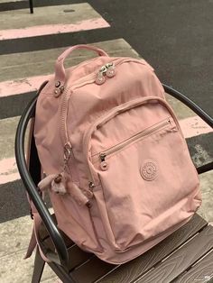 Mochila Nike, Kipling Backpack, Cute School Bags, Stylish School Bags, School Bag Essentials, Aesthetic Backpack, Cute School Stationary, My Style Bags, School Materials