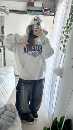 Baddie Oversized Outfits, Baggy Fits Women Streetwear, Baggy Style Outfits, Hoodie With Baggy Jeans, Clothes Aesthetic Baggy, Oversized Hoodie Outfit Women, Baggy Outfits Women, Girl Baggy Outfits, Baggy Clothes Outfit Women