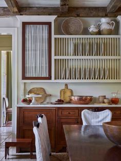 the kitchen is clean and ready to be used for dinner or other mealtimes