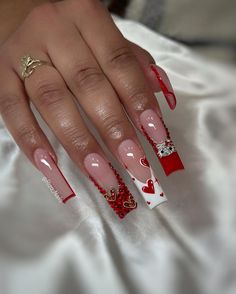 😭Estoy muy enamorada de este diseño 🥹😭😍😍😍😍….. Using: ✨Tips XXL Square NO C Curve from @rizo_nails ✨Brush Kolinsky #14 from… | Instagram Nail Ideas For Valentine's Day, Valentine Days Nail, I Heart Nails, Valentines Nails Ideas Simple, Nail Design With Charms, Medium Valentines Nails, Valentines Acrylic Nail Designs, Bling Valentines Nails, Valentine S Day Nail