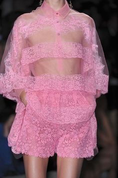 bala-clavaaa Mode Rose, Latest Fashion Dresses, Penelope Cruz, Everything Pink, Pink Lace, Fashion Details, Fashion Week Spring, Pink Fashion, Couture Fashion