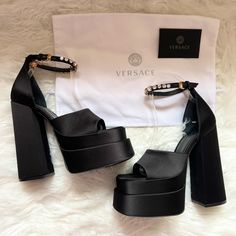 Luxury Block Heel Sandals For Party, Designer Platform Sandals For Party, Luxury Platform Heels For Party, Luxury Block Heel Sandals For Night Out, Luxury Platform Heels For Evening, Designer Platform Heels For Night Out, Designer Platform Heels For Gala, Platform Heels Outfit, Versace Heels