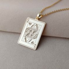 Cards Necklace, Game Jewelry, Custom Playing Cards, Poker Card, Card Necklace, Chic And Elegant, Necklace Craft, Poker Cards, Wedding Jewellery Necklace