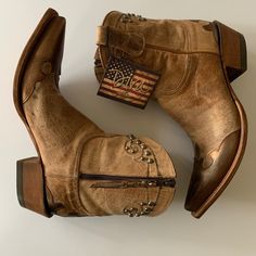 Genuine Leather Short Cowboy Boots Side Zipper Metallic Toe Accent Cowboy Boots Street Style, Western Closet, Short Western Boots, Short Cowboy Boots, Buckle Heels, Cowboy Chic, Ankle Cowboy Boots, Lane Boots, Lucchese Boots