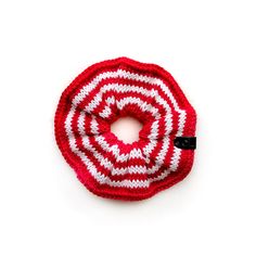 Add a vibrant pop to your ponytail with our knit summer scrunchie! Crafted from soft cotton yarn in bold red and white hues, this scrunchie features a stylish stripes pattern. Perfect for active women who love the outdoors and sports, it's the ideal accessory to keep your hair in check while you conquer your day. 𝗙𝗘𝗔𝗧𝗨𝗥𝗘𝗦 - Spring/Summer knit scrunchie - Red and white yarn (100% cotton) - Fits: ADULT SIZE - Production Method: Knit - ID number: CSC0569 𝗧𝗛𝗜𝗦 𝗜𝗧𝗘𝗠 𝗜𝗦 𝗠𝗔𝗗𝗘 𝗧𝗢 Gucci Knit Rib Headband Stripedgreen Red, Knit Scrunchie, Knit Summer, Streetwear Shop, Fits Women, Summer Knitting, Knitting Accessories, Red And White Stripes, Active Women