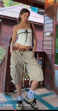 Women Jorts Y2k, Mens Shorts On Women, Big Cargo Shorts Outfit, Parachute Shorts Outfit, Boxer Short Outfits Women, Baggy Cargo Shorts Outfits Women, Dad Shorts Outfits, Cargo Shorts Outfits Women, Y2k Shorts Outfit