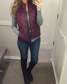 Undershirt Women, Gray Shirt Outfit, Burgundy Vest, Purple Vests, Elegante Casual, Casual Fall Outfits