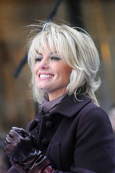 Faith Hill Hairstyles, Gorgeous Gray Hair, Blonde Hair With Bangs, Cool Blonde Hair, Bob Haircut For Fine Hair, Faith Hill, Haircuts For Medium Hair, Medium Hair Cuts, Hair Pictures