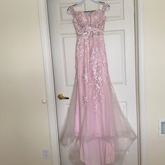 Vienna Prom Dress Size 4. Pale Pink. Never Worn. Bra Cups Added. 2000 Hoco Dress, Coquette Prom Dress, Vintage Prom Dresses 90s, Pastel Pink Prom Dress, 2000s Prom Dress, Pastel Prom Dress, Themed Prom Dresses, Y2k Prom Dress, Dresses 90s