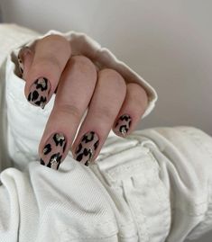 Colorful Twists, Nail Art Unique, Leopard Nail Designs, Leopard Nail Art, Cheetah Nail Designs, Sns Nails Colors, Kutek Disney, Cheetah Nails, Black Acrylic Nails