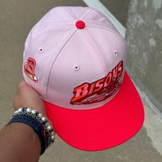 Listing information Item is Used, item shows sign of wear, bent brim Silhouette style [59fifty: Fitted fit, make sure its the right size] Top Brim color Hot pink Undervisor Color Pink Country origin China Material composition 100% Poly dome 100% Poly brim Contains metallic stitching Yes Videos are available showcasing the metallic stitching on my website, limited to certain products Notes about the cap   General listing information Used caps: If you are viewing a used cap, please check the item carefully. Sweatbands all vary in use. Most, if not all, used caps are bent brims. That may not be visible in the pictures but keep that in mind. There is a strict no-return policy on used caps. For example: does not fit, changed your mind, damaged during transit, etc... If you are sent wrong size y B Logo, New Era Fitted, Wearing A Hat, Fitted Hat, Hat Cap, Fitted Hats, Plastic Bag, New Era, Buffalo